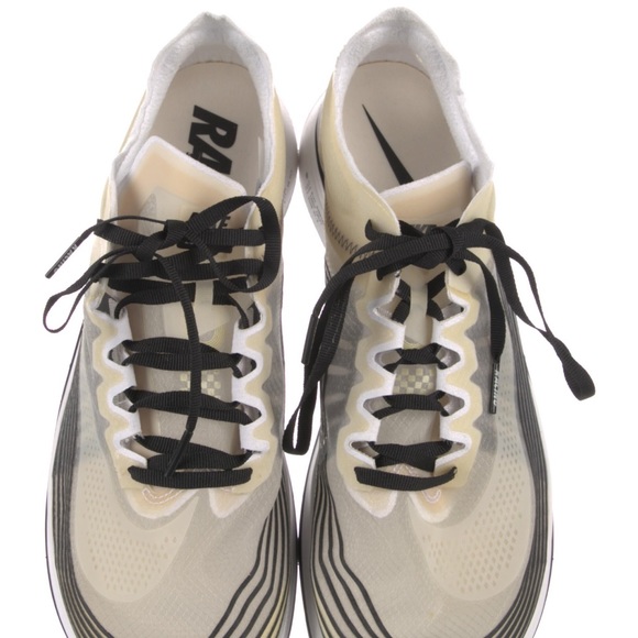 Nike - Picture 4 of 5